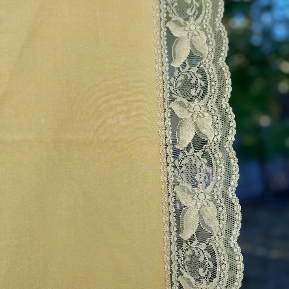 Vintage Yellow Lace Tablecloth Cottagecore Floral Lace Border 65” x 44”